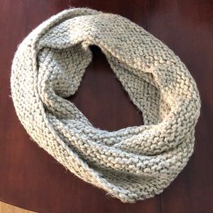 🌸 Hand Knit Oatmeal Colored Chunky Infinity Scarf